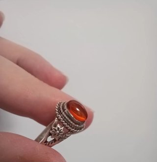 Anillo de plata y ámbar