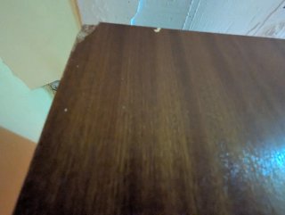 Armario de madera marrón
