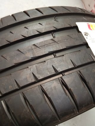 Neumático Verano Michelin Pilot Sport 4 225/55R19