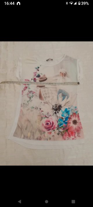 Maglietta e pantaloncini fantasia floreale