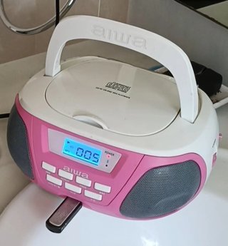 Radio CD Aiwa Portátil Rosa y Blanca