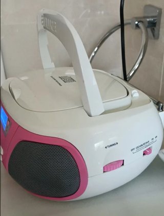 Radio CD Aiwa Portátil Rosa y Blanca