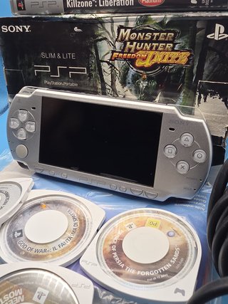 Sony PSP 3004 Monster Hunter + 7 Giochi