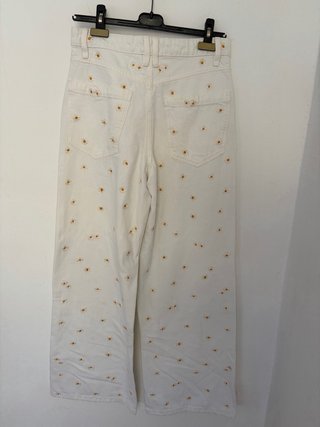 Pantalón blanco estampado margaritas Mango
