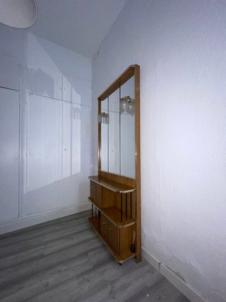 Tocador antiguo espejo y lámpara