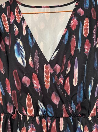 Vestido largo estampado plumas
