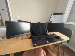 Lenovo Laptop con dos pantallas extras