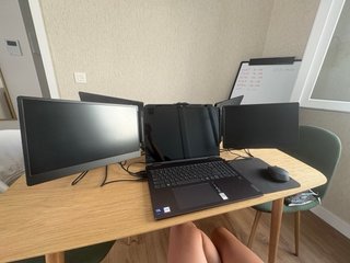 Lenovo Laptop con dos pantallas extras