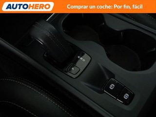 Volvo XC40 2.0 T4 Business Plus AWD