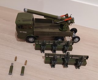 Camión y Cañón Artillería Gozán Militar