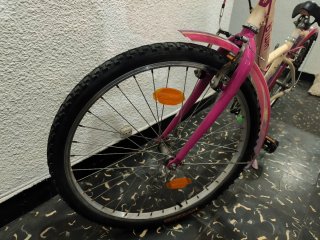 Bicicleta B'Twin Rosa per Bambina con Cestino