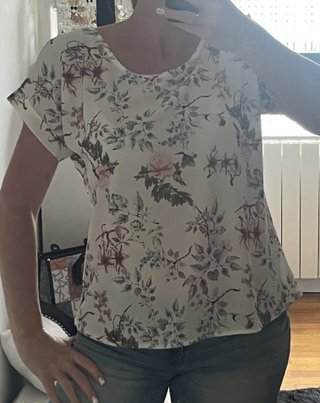 Blusa floral blanca talla M