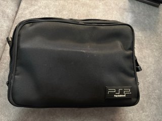 Pacchetto PlayStation 2 con giochi e controller