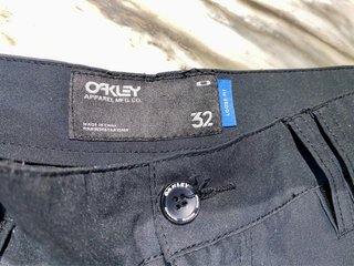 Oakley Cargo Shorts Loose Fit Negro