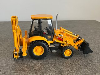 Maquina retroexcavadora JCB 3CX Britains 1/32