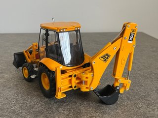 Maquina retroexcavadora JCB 3CX Britains 1/32