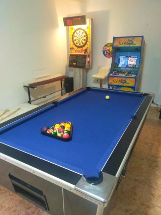 Sala de juegos completa: billar, recreativas, dard