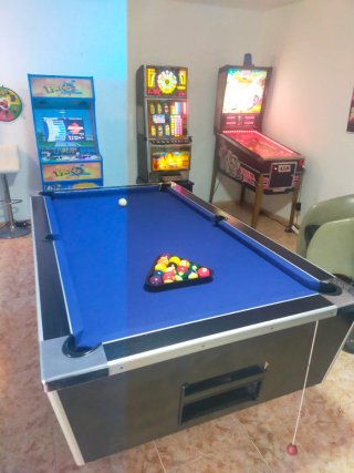 Sala de juegos completa: billar, recreativas, dard