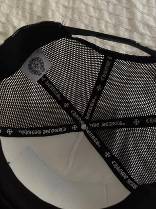 Gorra Trucker Chrome Hearts Blanca y Negra