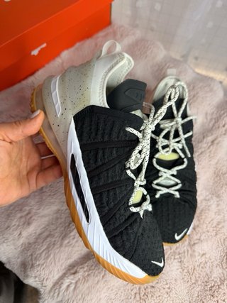 Nike LeBron XVIII Low Negro Gum