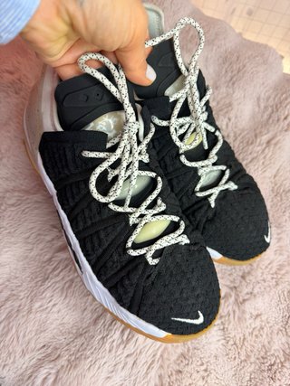 Nike LeBron XVIII Low Negro Gum