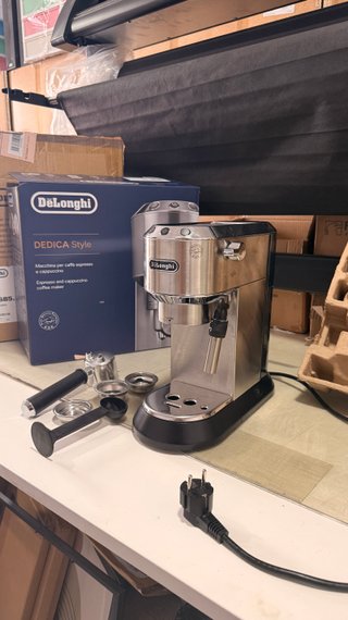 Cafetera De'Longhi Dedica EC685.M Plata