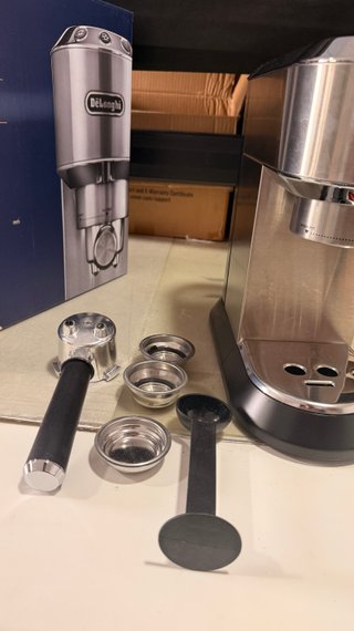 Cafetera De'Longhi Dedica EC685.M Plata
