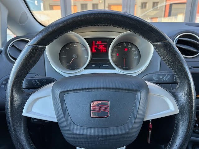 SEAT Ibiza 1.6 TDI CR Reference DPF 2011, foto 13