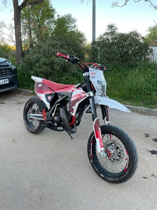Fantic XM 50cc Supermotard 2023 Roja/Blanca