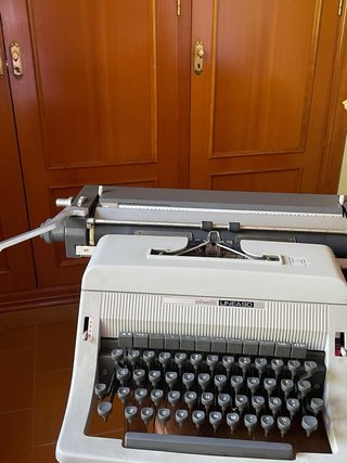 Máquina de escribir Olivetti LINEA 90