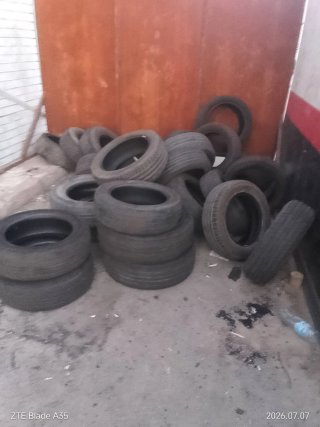 VENDO GOMAS SEMINUEVAS