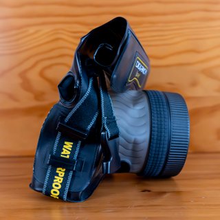 Fondina sommergibile DiCAPac per fotocamera reflex