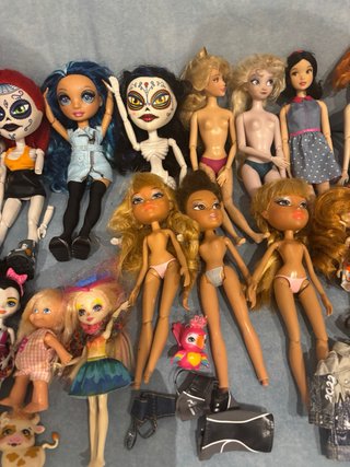 Lotto di Bambole Varie (Bratz, Rainbow High, Disney)
