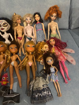 Lotto di Bambole Varie (Bratz, Rainbow High, Disney)