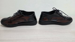 Stringate nere lucide donna