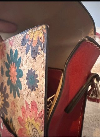 Bolso de corcho con flores