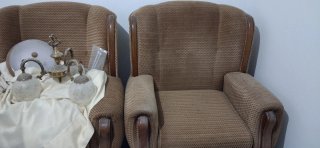 Pareja de sillones de tela y madera