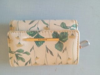 Cartera Parfois floral beige y verde