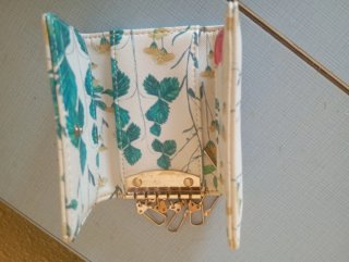 Cartera Parfois floral beige y verde