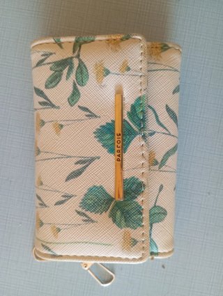 Cartera Parfois floral beige y verde