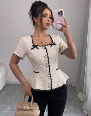 Blusa peplum beige con detalles negros