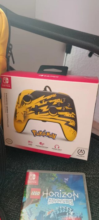 Nintendo Switch + Accesorios Pokémon + Horizon