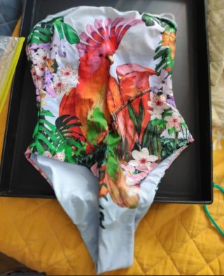 Bañador Desigual loro y flores