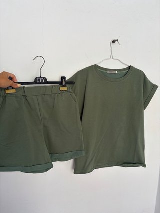 Conjunto verde sin estrenar