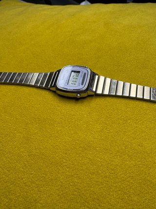 Reloj Casio LA670WE Plata y Blanco
