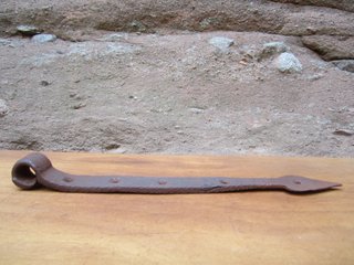 Bisagra antigua forja, cincelados laterales.