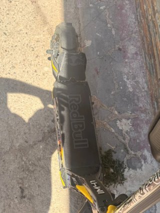 Patín Eléctrico Red Bull con matrícula