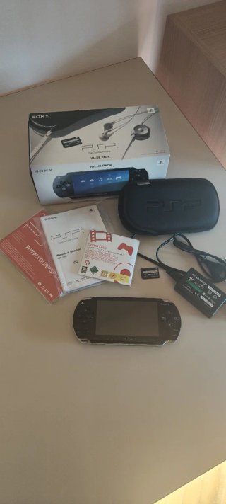 PSP 1004 Nera funzionante sony Completa di scatola