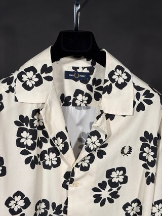 Fred Perry Camisa Floral Azul e Creme | T: M