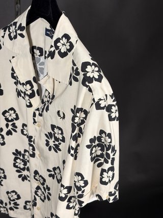 Fred Perry Camisa Floral Azul e Creme | T: M